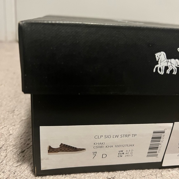 SOLD - Coach Clip Low Top Sneaker With Stripe - Picture 4 of 4